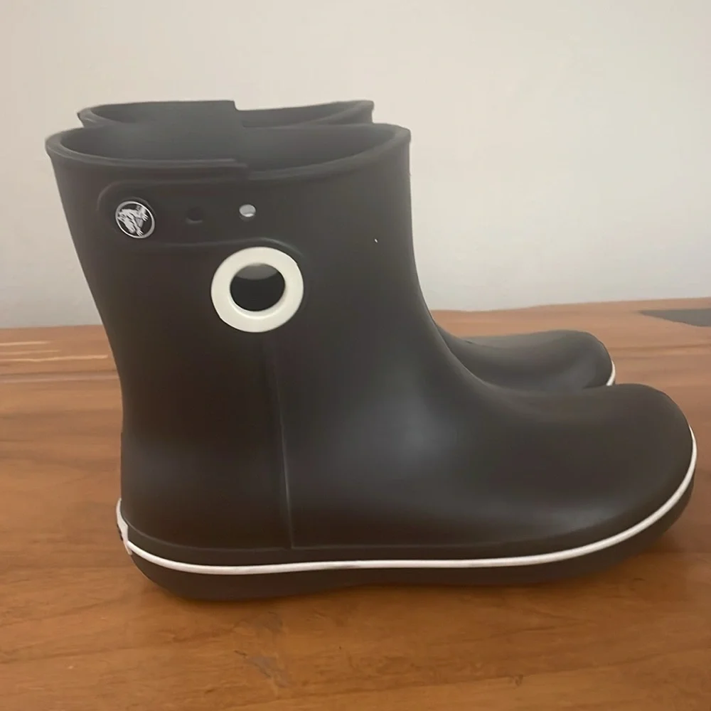 CROCS Jaunt Shorty Black Boots Size 7